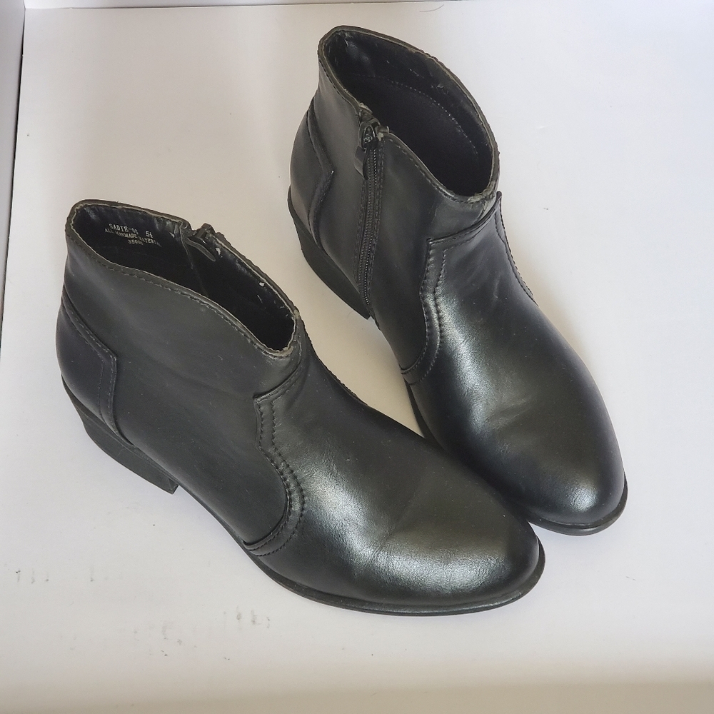 Bamboo sadie black ankle booie Sz 5.5